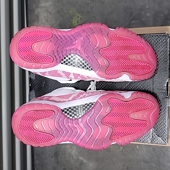 WOMENS AIR JORDAN 11 RETRO LOW 'PINK SNAKESKIN' - Picture 9 of 11